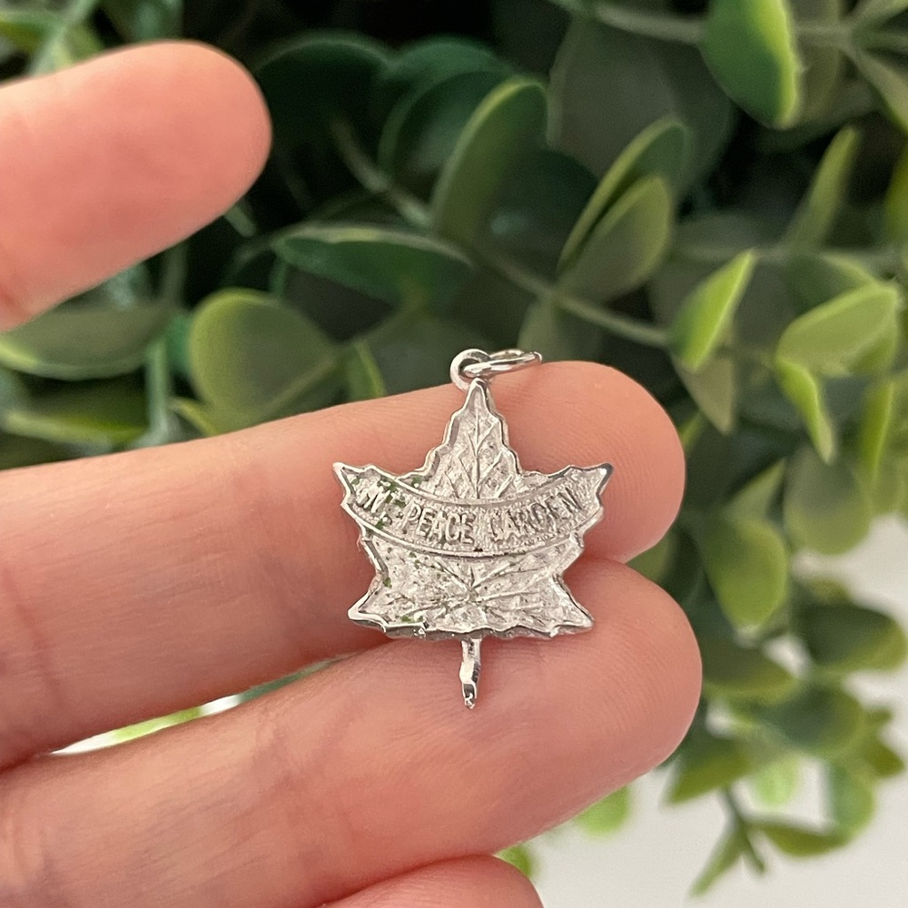 Vintage National Peace Gardens leaf 925 Sterling Silver Charm Pendant